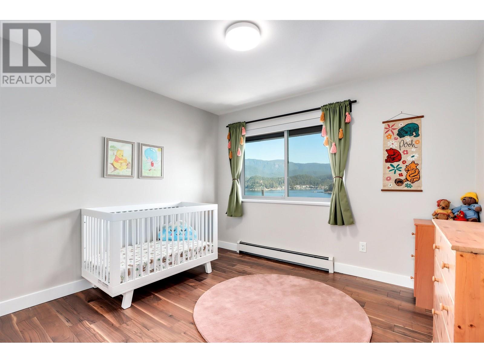 654 Roslyn Boulevard, North Vancouver, British Columbia  V7G 1P3 - Photo 17 - R2829322