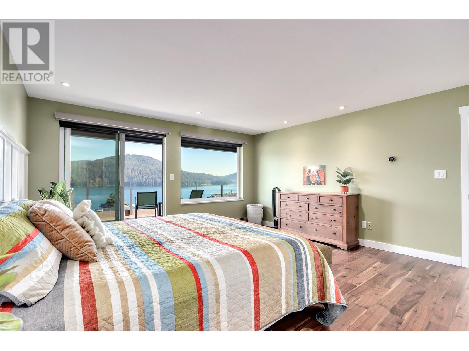 654 Roslyn Boulevard, North Vancouver, British Columbia  V7G 1P3 - Photo 18 - R2829322