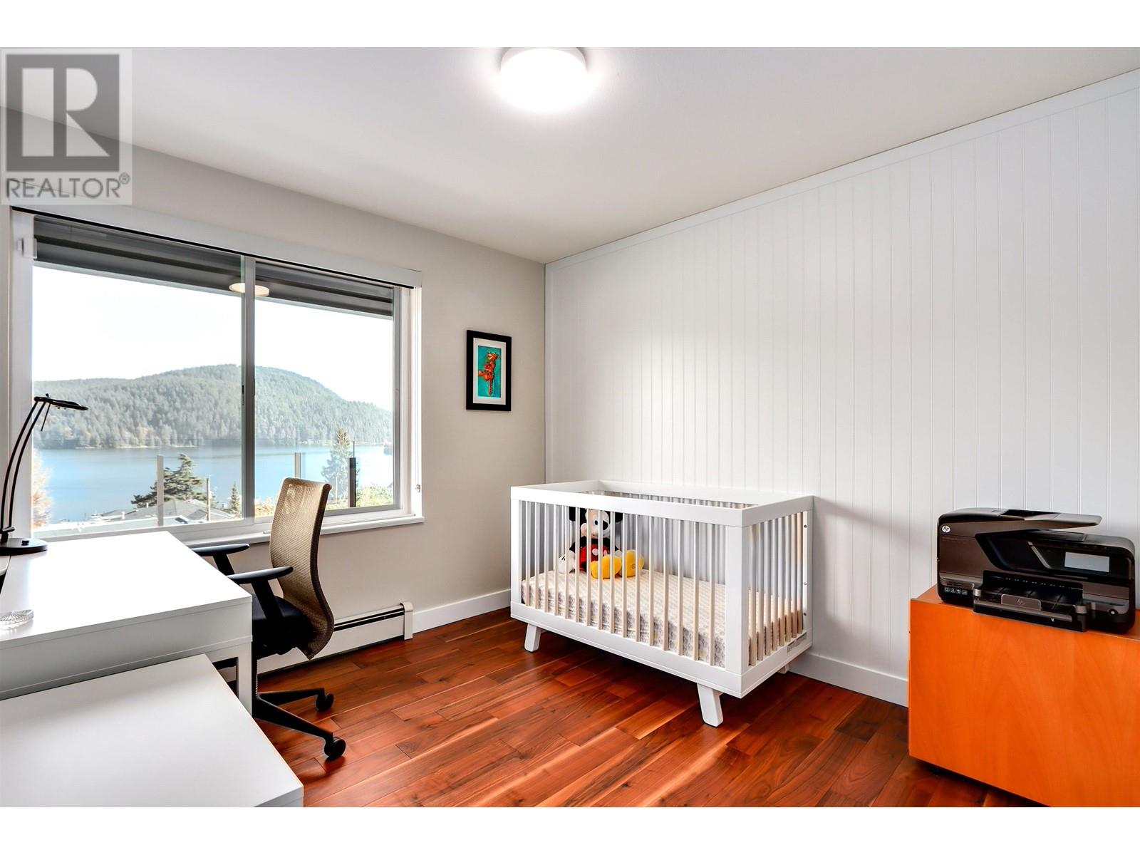 654 Roslyn Boulevard, North Vancouver, British Columbia  V7G 1P3 - Photo 20 - R2829322
