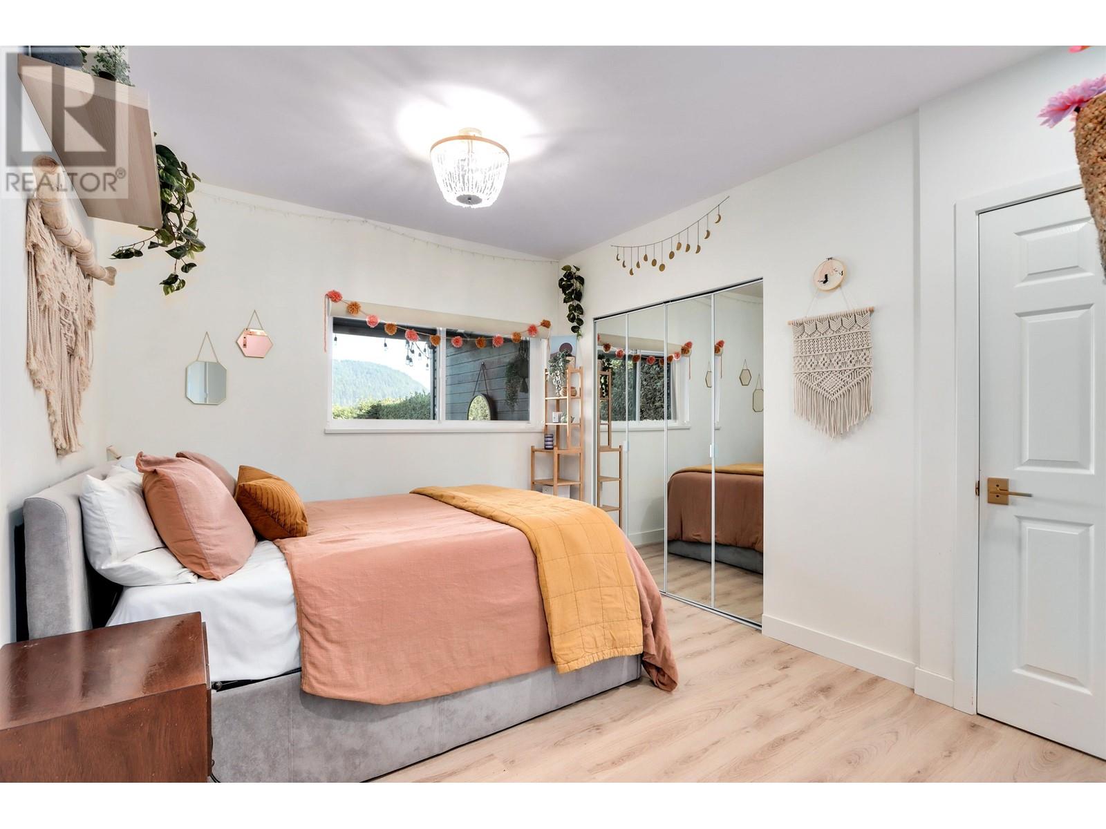 654 Roslyn Boulevard, North Vancouver, British Columbia  V7G 1P3 - Photo 23 - R2829322