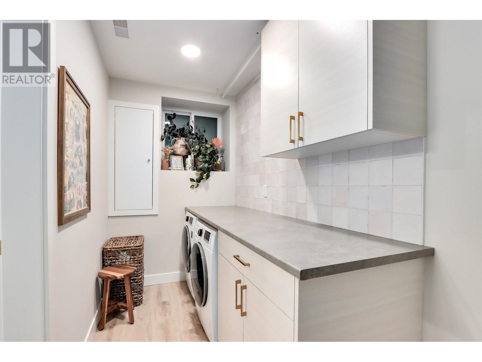 654 Roslyn Boulevard, North Vancouver, British Columbia  V7G 1P3 - Photo 25 - R2829322