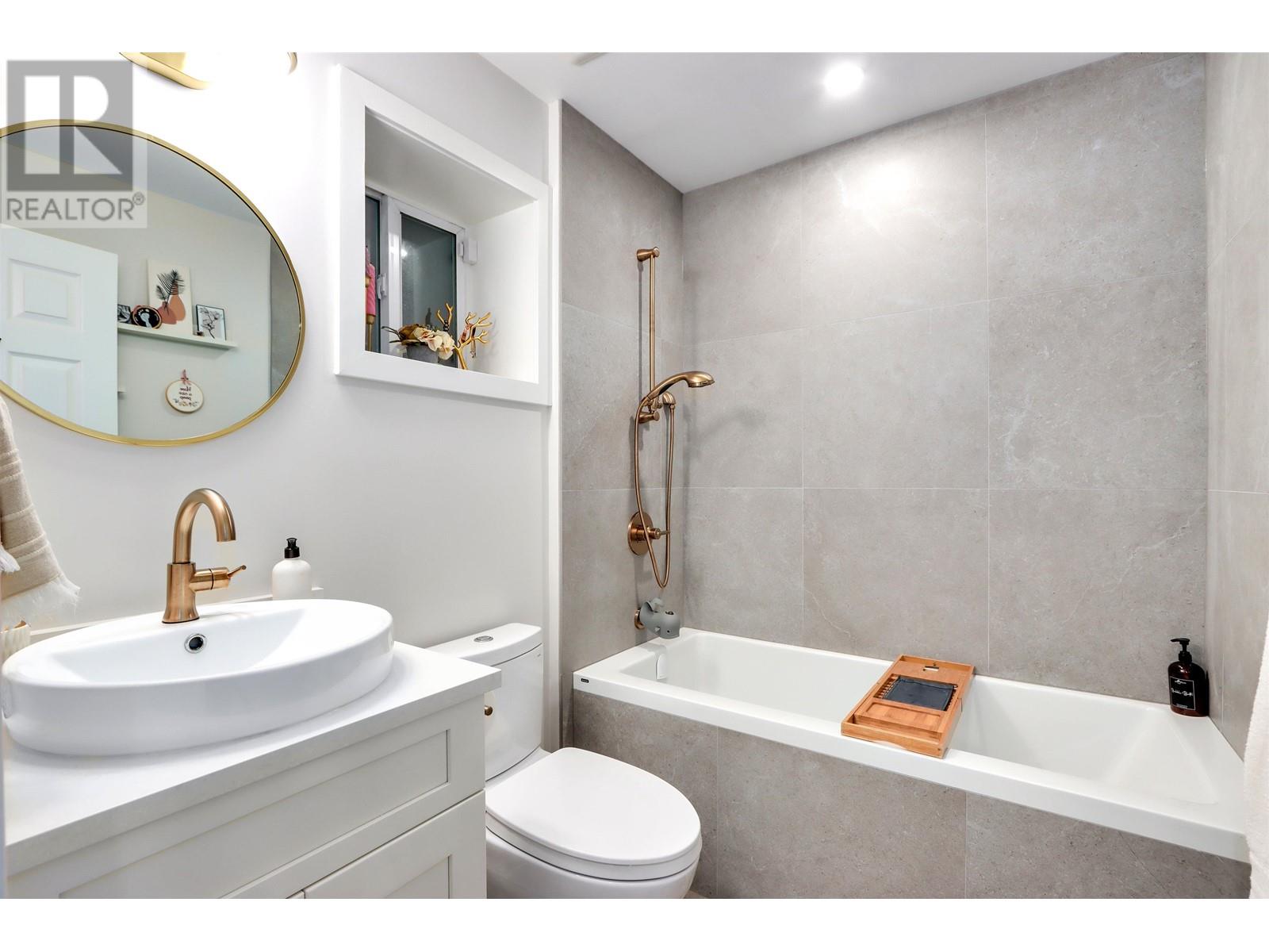 654 Roslyn Boulevard, North Vancouver, British Columbia  V7G 1P3 - Photo 27 - R2829322