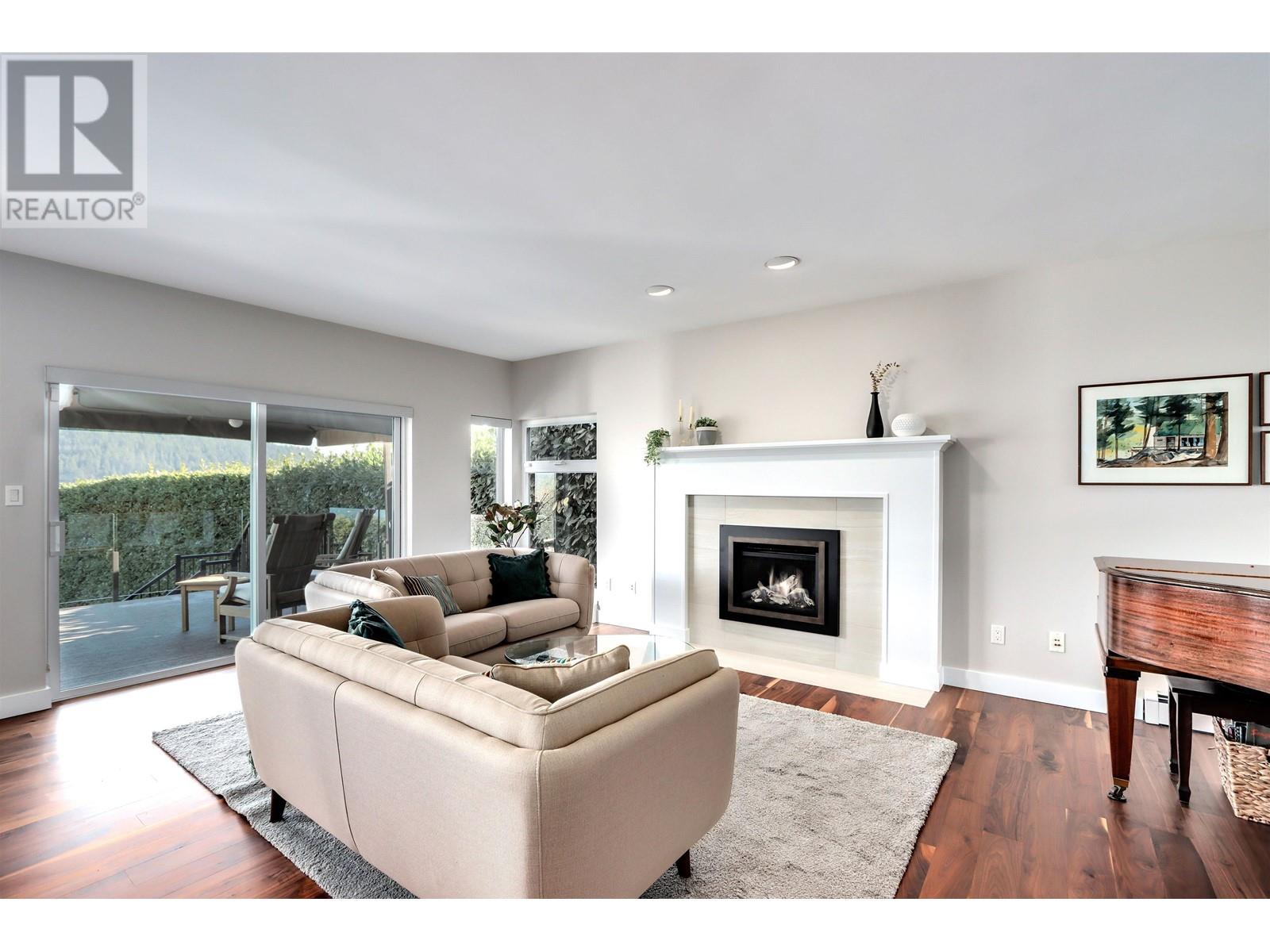654 Roslyn Boulevard, North Vancouver, British Columbia  V7G 1P3 - Photo 8 - R2829322