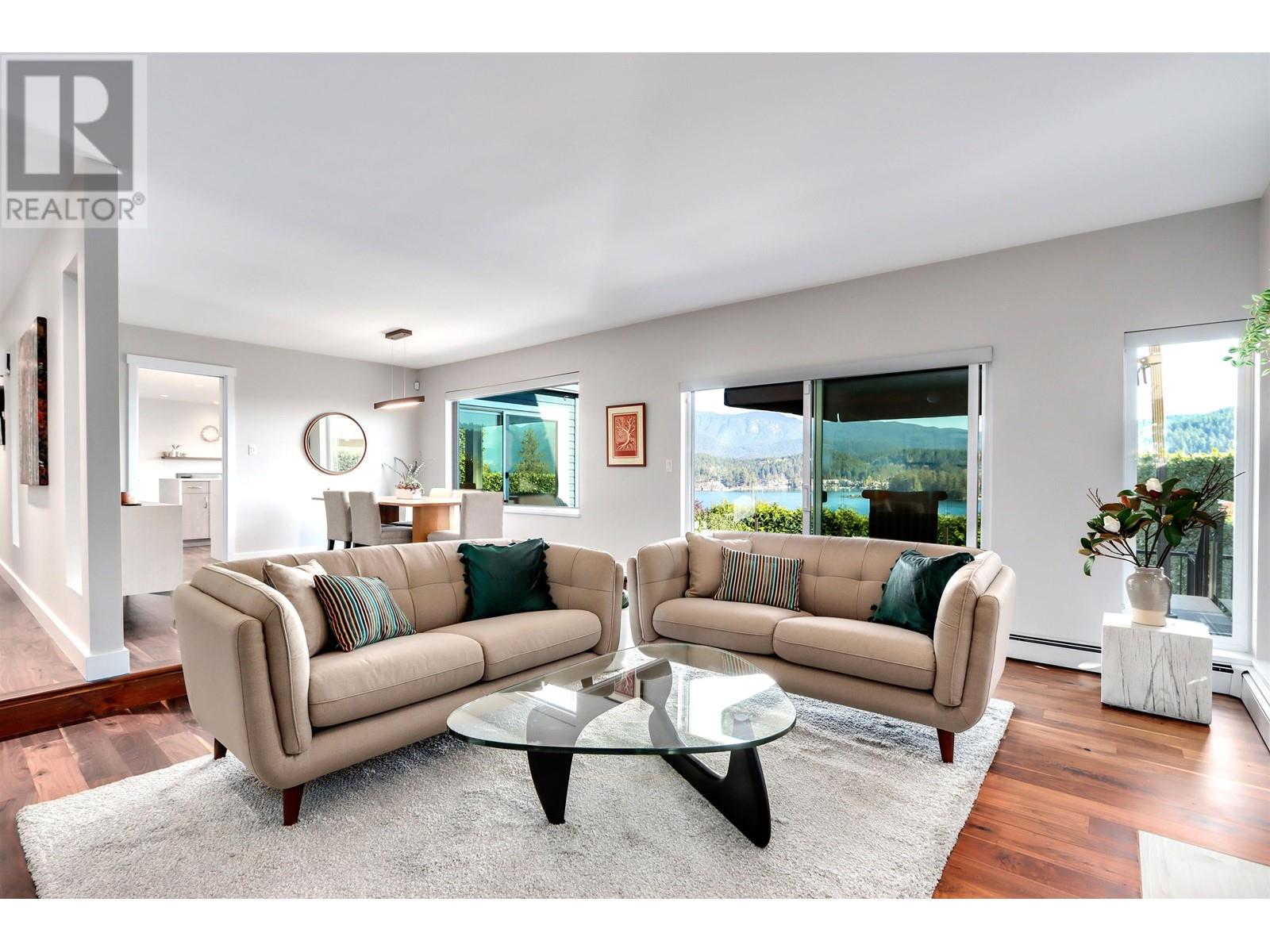 654 Roslyn Boulevard, North Vancouver, British Columbia  V7G 1P3 - Photo 9 - R2829322