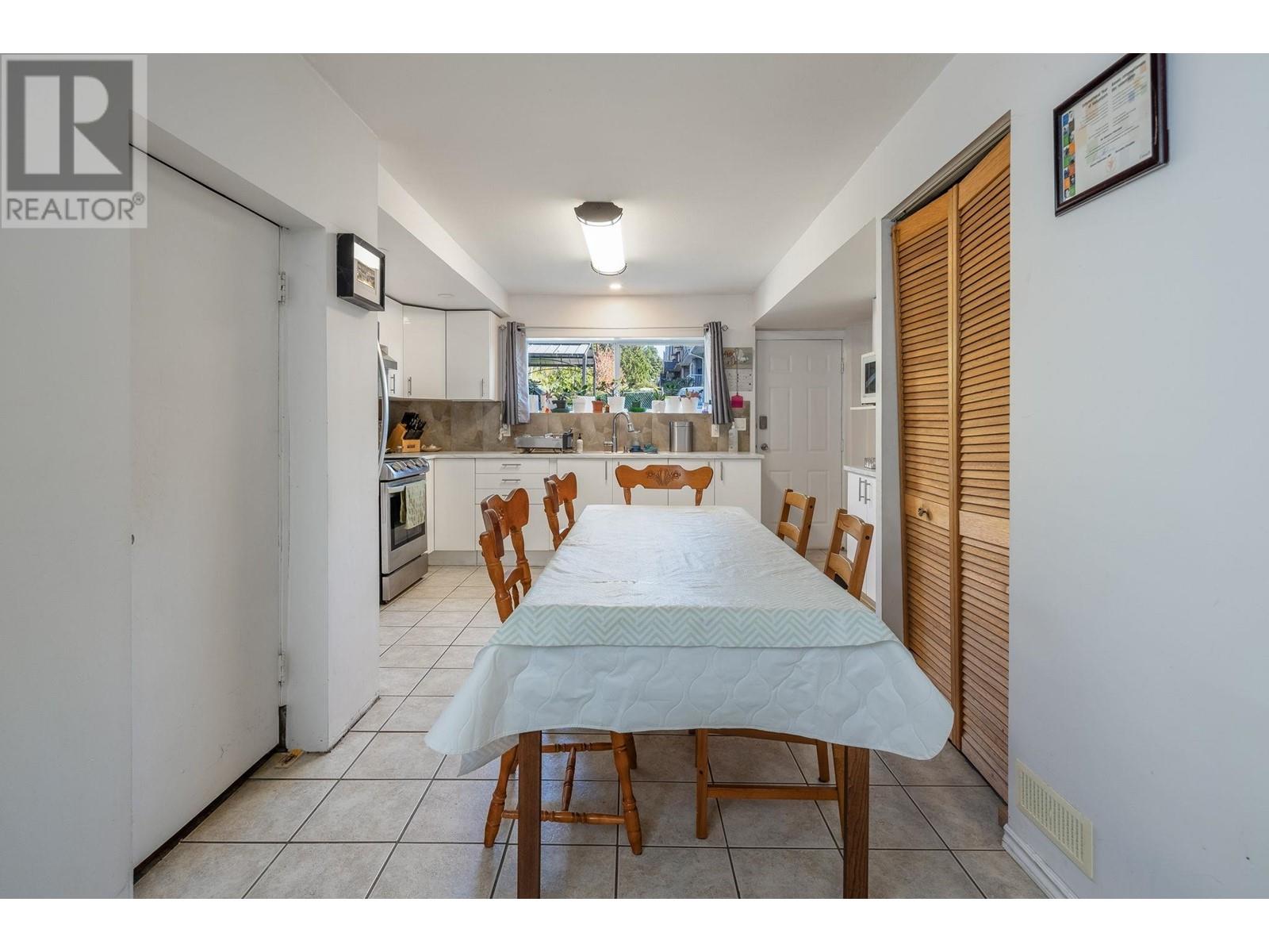 1004 Springer Avenue, Burnaby, British Columbia  V5B 3L7 - Photo 10 - R2829375