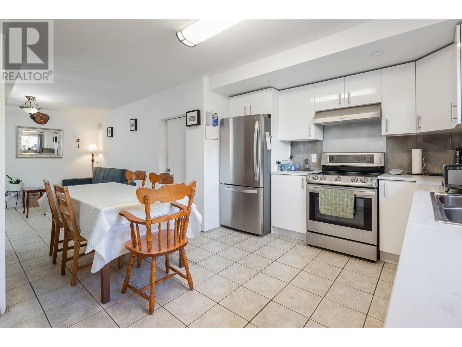 1004 Springer Avenue, Burnaby, British Columbia  V5B 3L7 - Photo 11 - R2829375