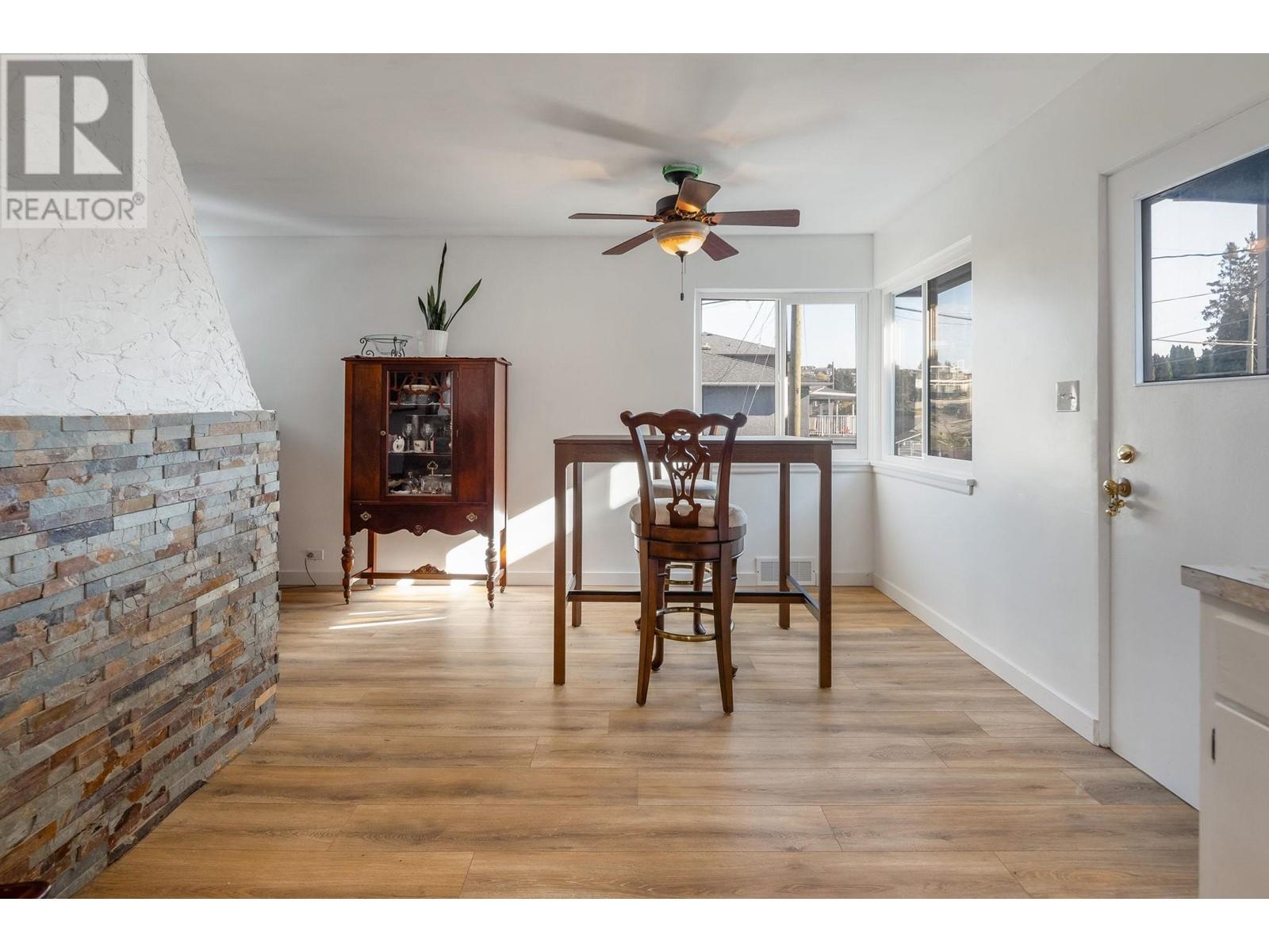 1004 Springer Avenue, Burnaby, British Columbia  V5B 3L7 - Photo 14 - R2829375