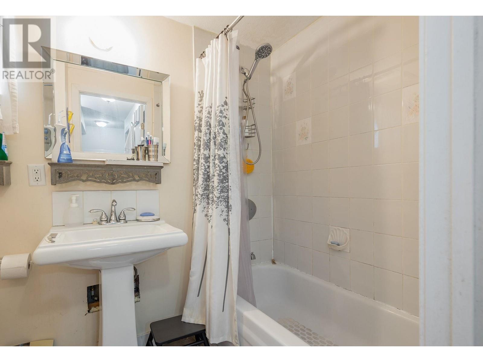 1004 Springer Avenue, Burnaby, British Columbia  V5B 3L7 - Photo 23 - R2829375
