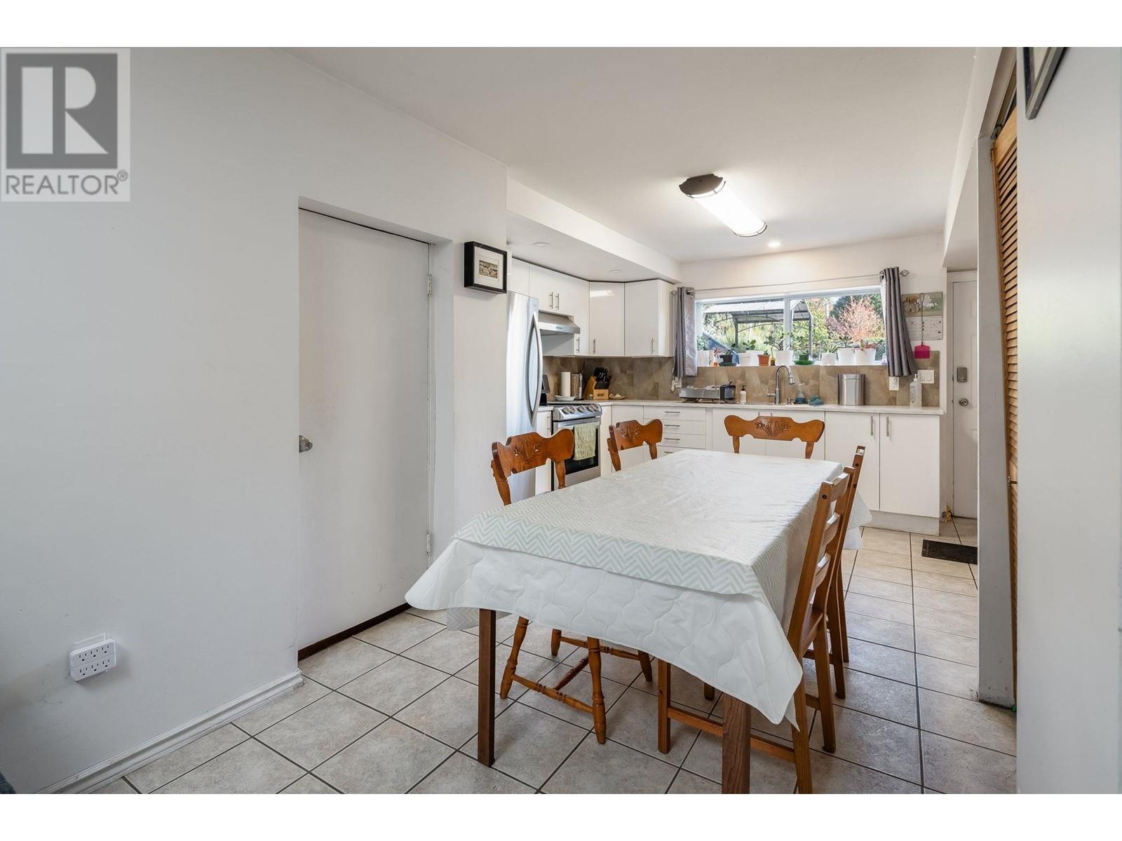 1004 Springer Avenue, Burnaby, British Columbia  V5B 3L7 - Photo 9 - R2829375