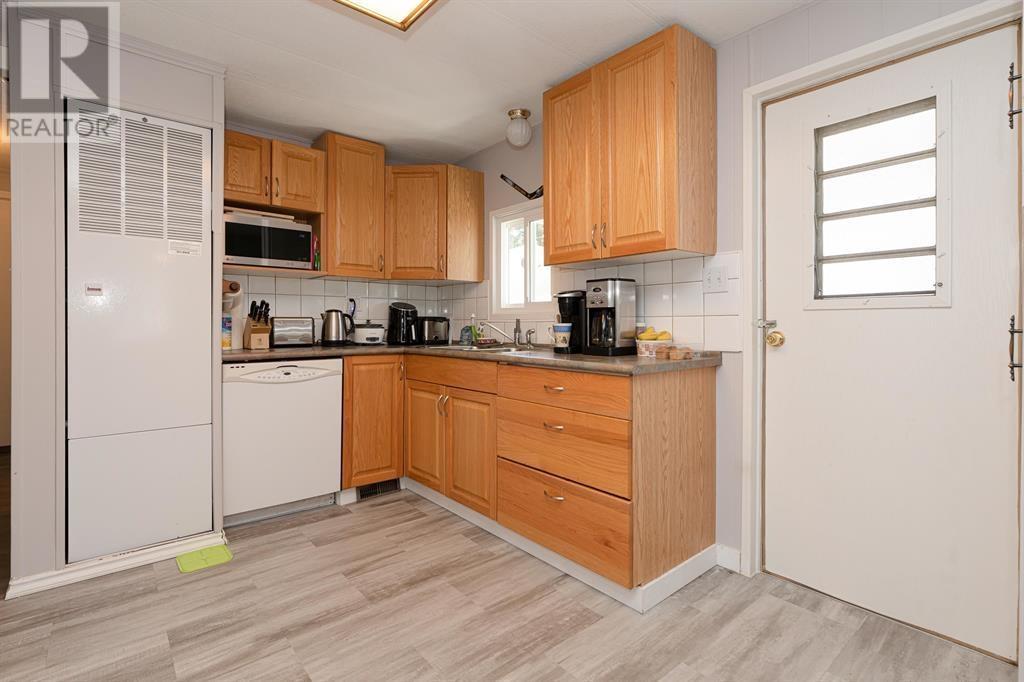 19648 Pinetree Lane, Pitt Meadows, British Columbia  V3Y 1Z3 - Photo 3 - R2829383