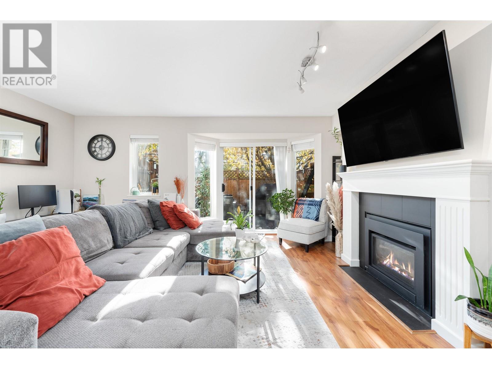 6 1215 BRUNETTE AVENUE, coquitlam, British Columbia
