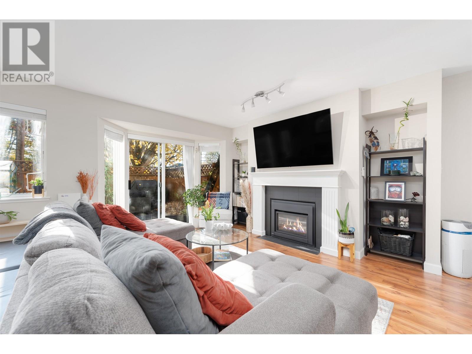 6 1215 Brunette Avenue, Coquitlam, British Columbia  V3K 6W2 - Photo 3 - R2829300