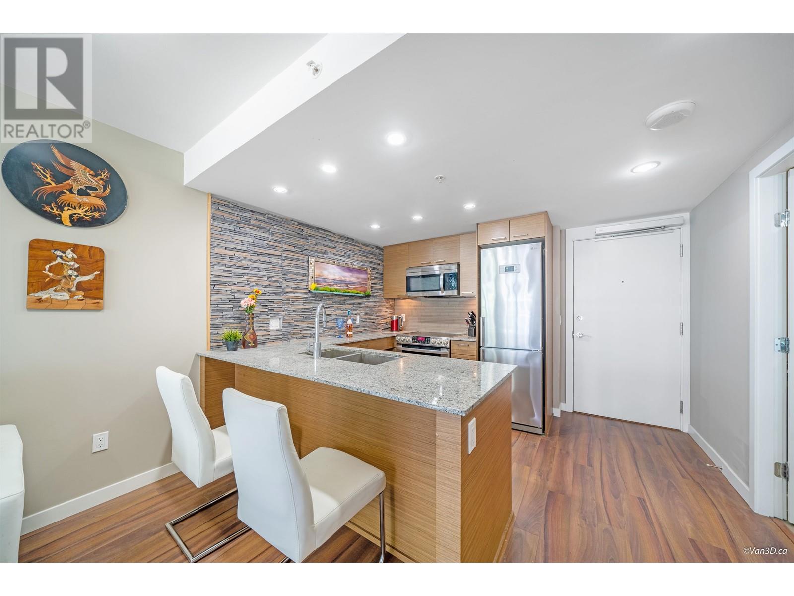 509 135 E 17th Street, North Vancouver, British Columbia  V7L 0C4 - Photo 3 - R2829309