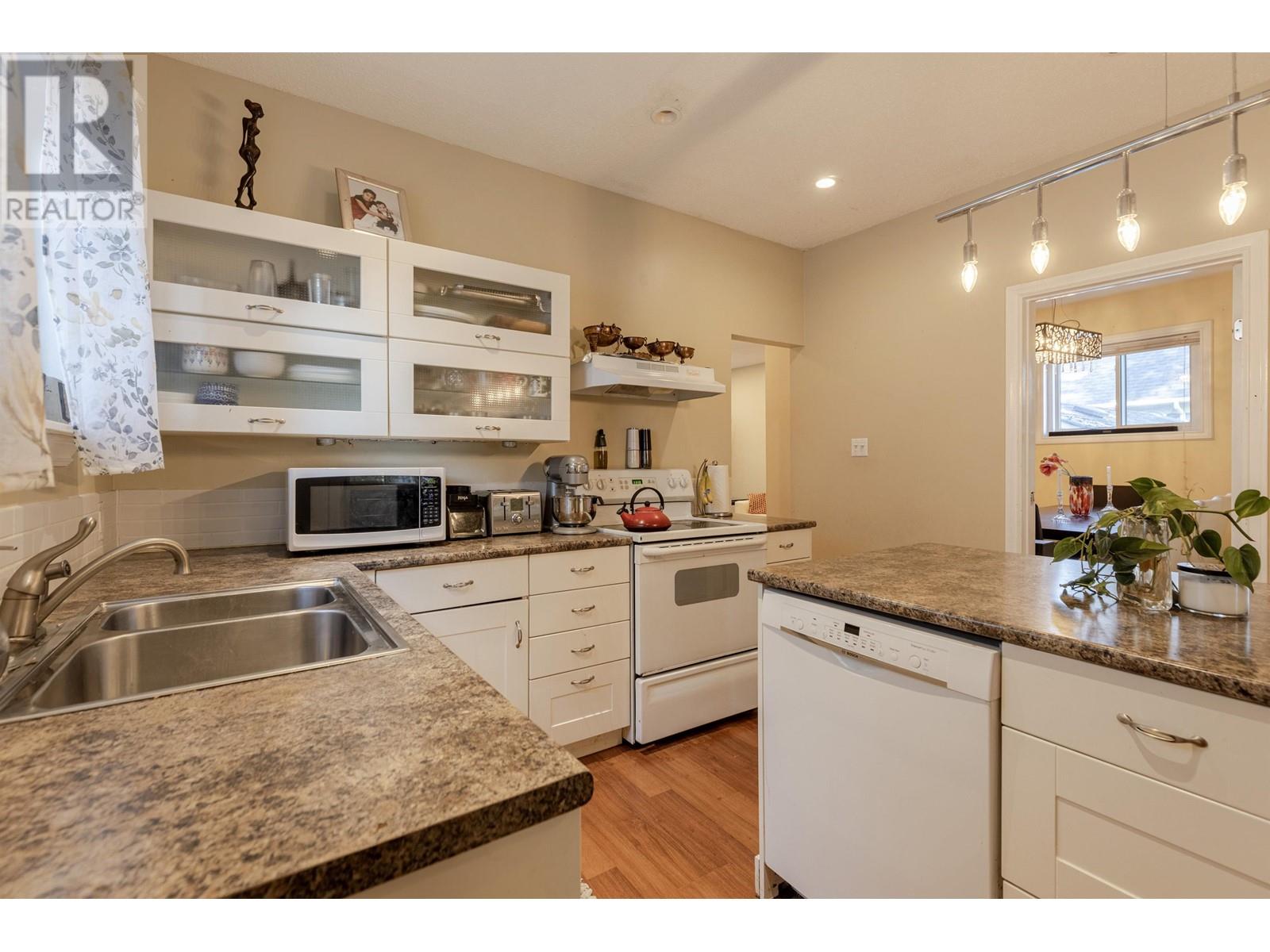 4368 Windsor Street, Vancouver, British Columbia  V5V 4P4 - Photo 2 - R2828756