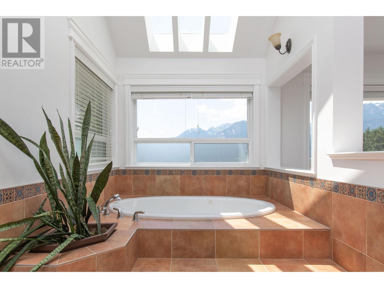 40530 Thunderbird Ridge, Squamish, British Columbia  V0N 1T0 - Photo 14 - R2793747