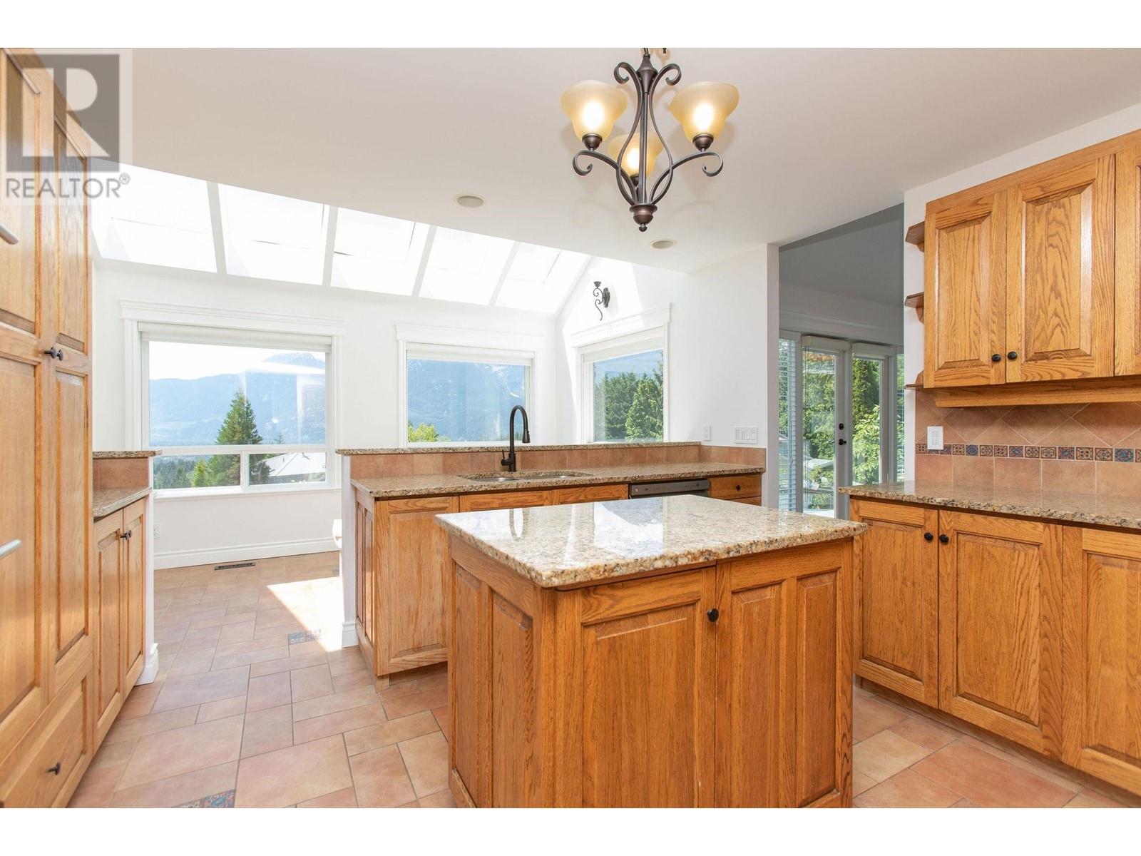40530 Thunderbird Ridge, Squamish, British Columbia  V0N 1T0 - Photo 3 - R2793747