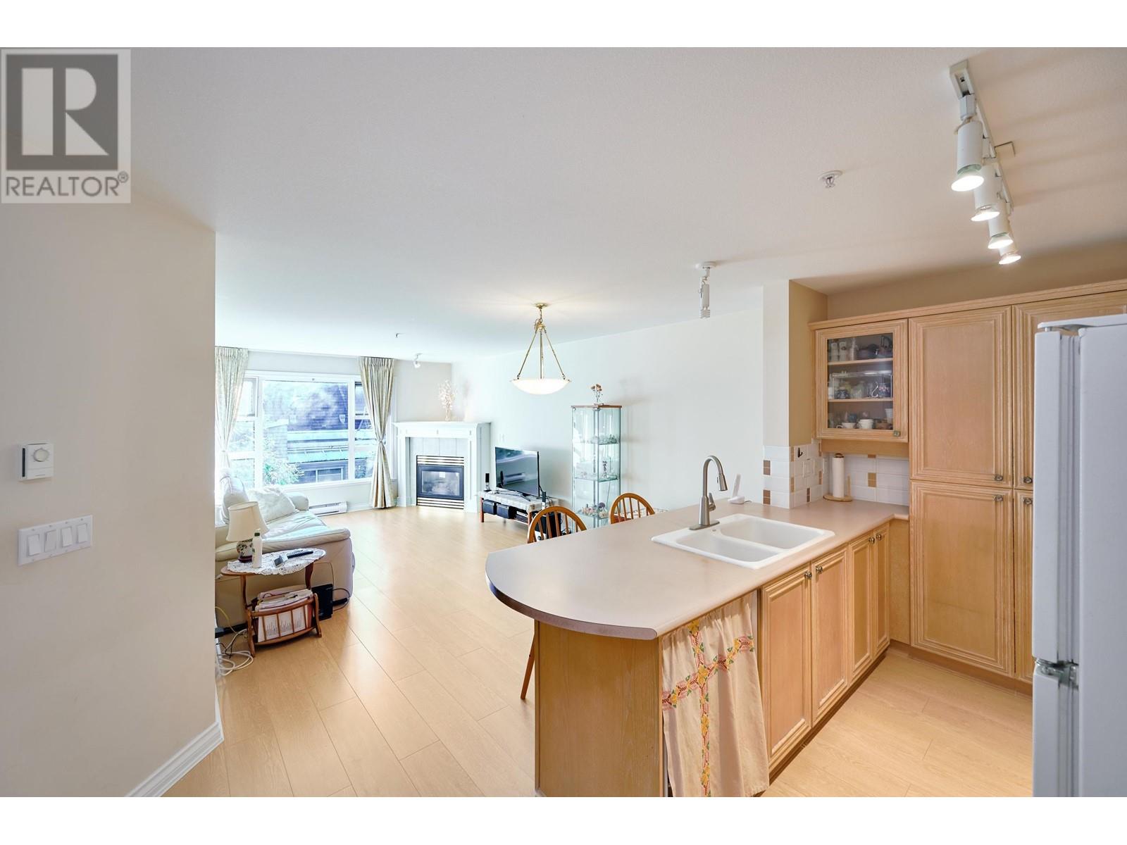 205 988 W 54th Avenue, Vancouver, British Columbia  V6P 1M9 - Photo 3 - R2829412