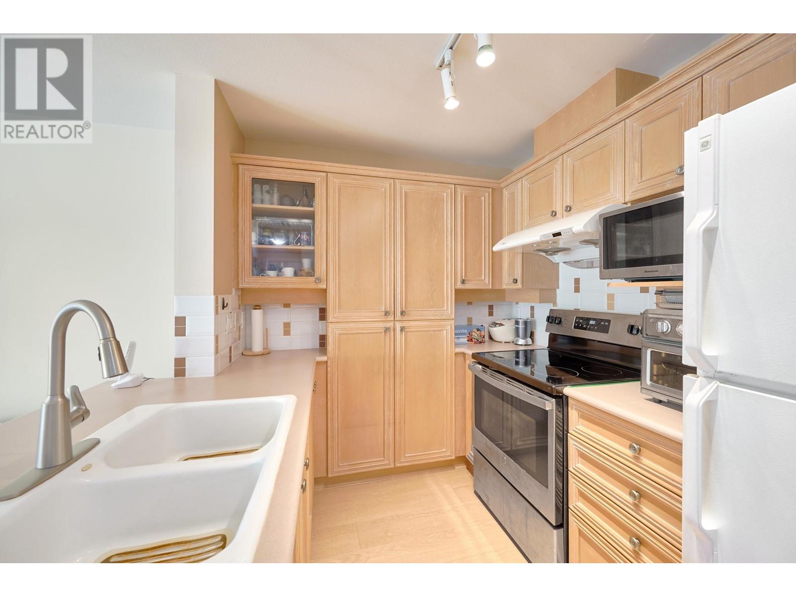 205 988 W 54th Avenue, Vancouver, British Columbia  V6P 1M9 - Photo 5 - R2829412