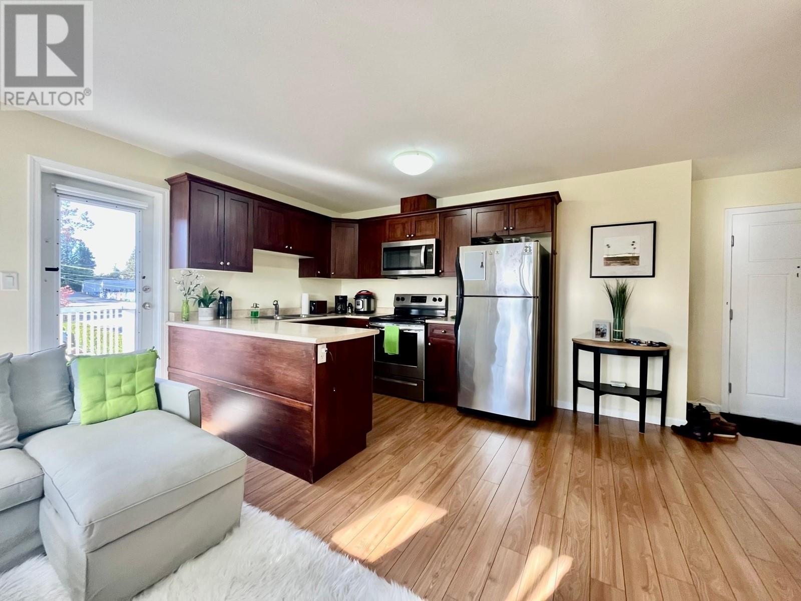 301 624 Shaw Road, Gibsons, British Columbia  V0N 1V8 - Photo 2 - R2829423