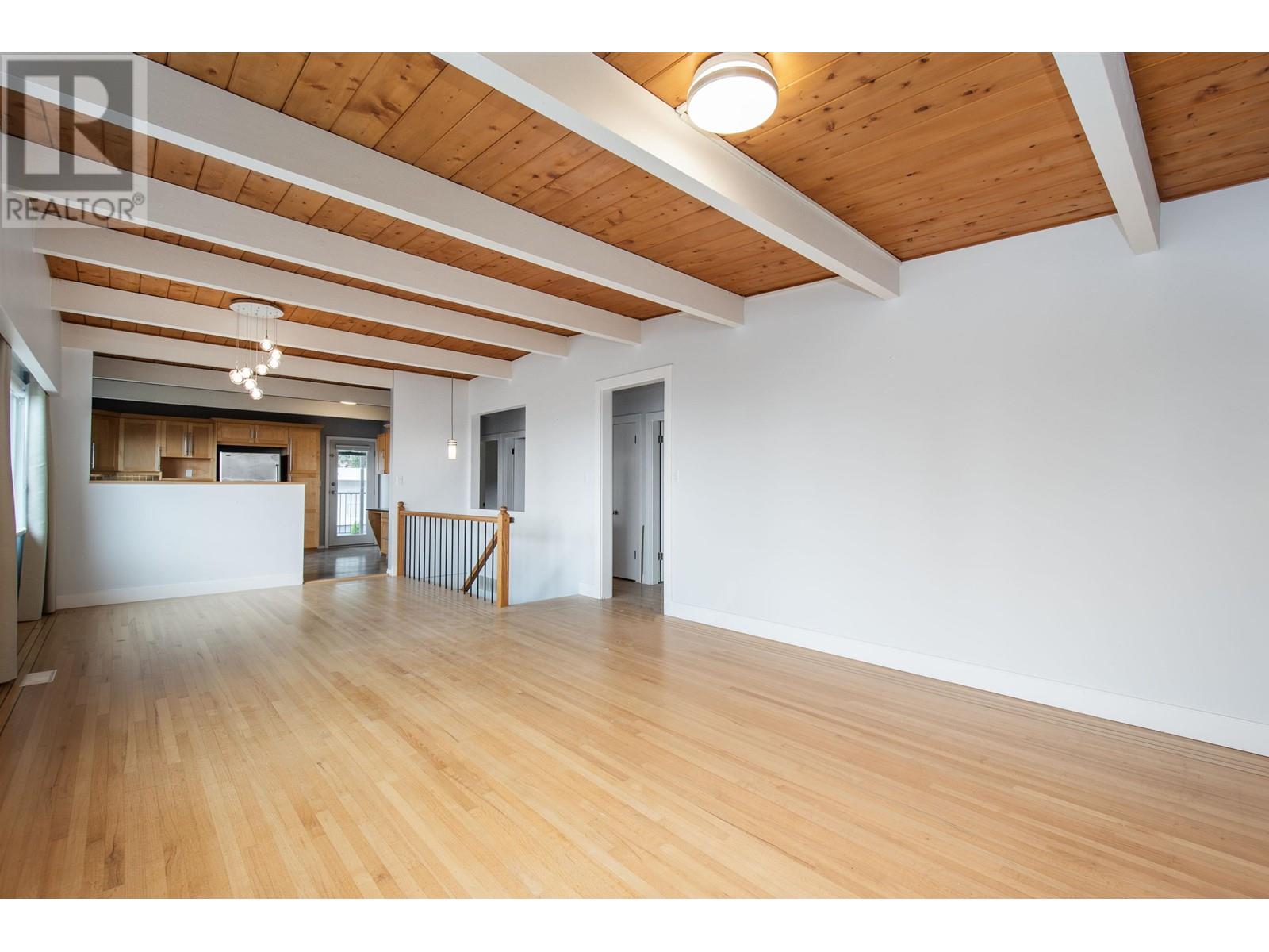 472 Crestwood Avenue, North Vancouver, British Columbia  V7N 3C3 - Photo 6 - R2828135