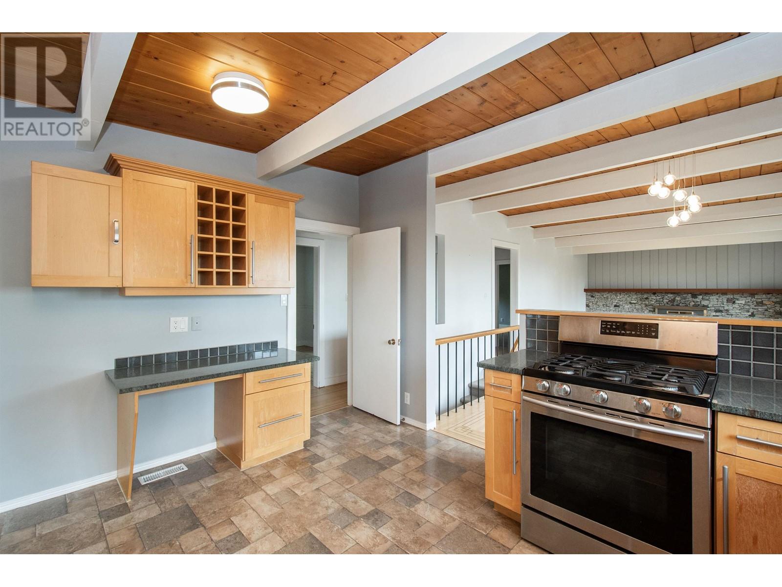 472 Crestwood Avenue, North Vancouver, British Columbia  V7N 3C3 - Photo 7 - R2828135