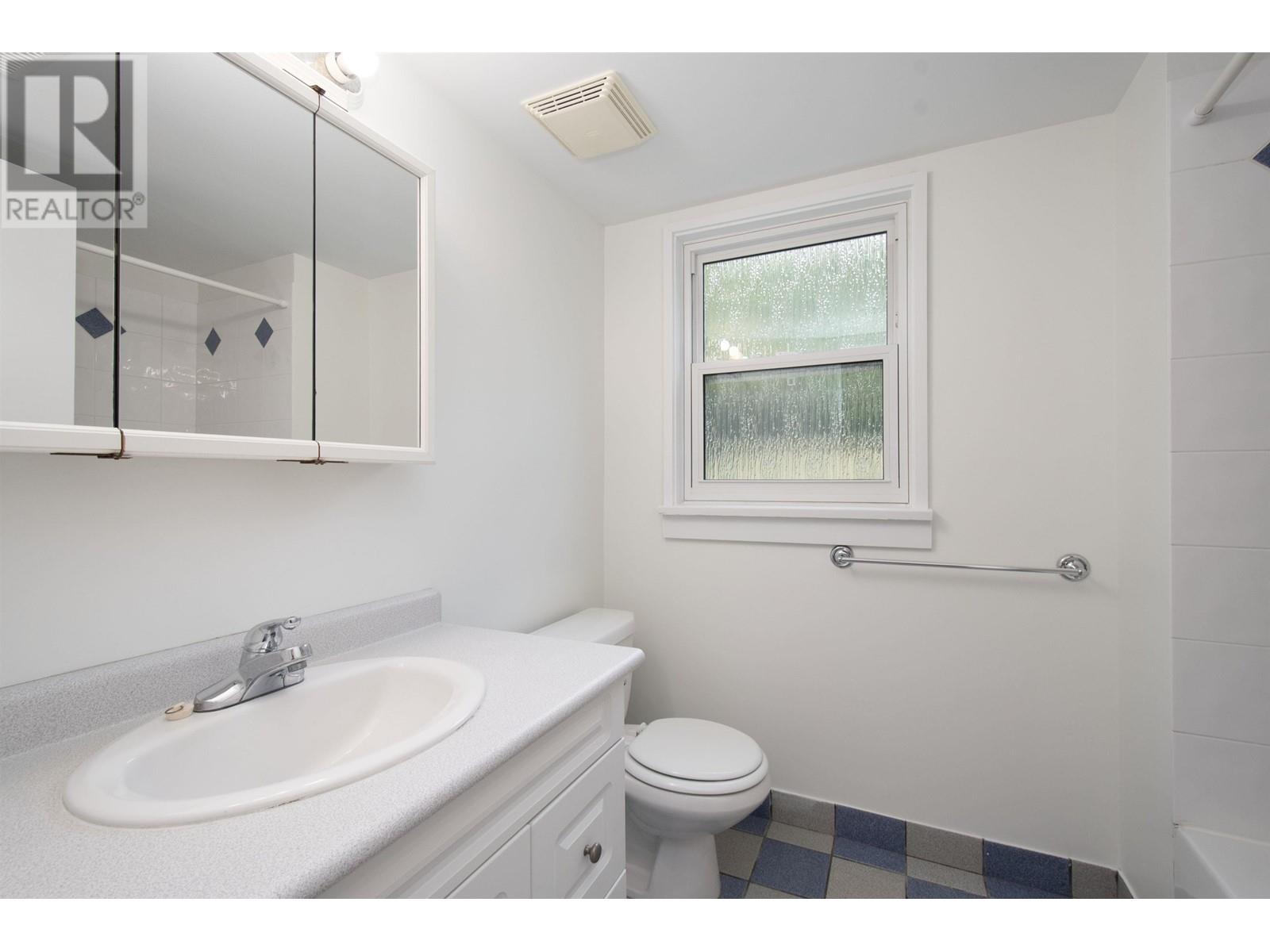472 Crestwood Avenue, North Vancouver, British Columbia  V7N 3C3 - Photo 25 - R2828135