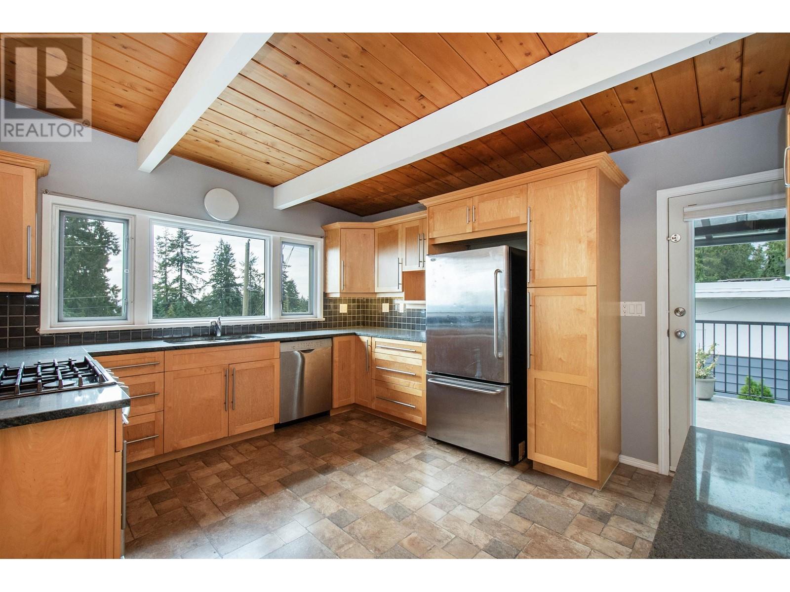 472 Crestwood Avenue, North Vancouver, British Columbia  V7N 3C3 - Photo 8 - R2828135