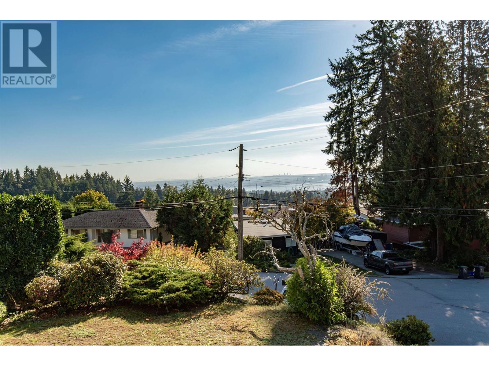 472 Crestwood Avenue, North Vancouver, British Columbia  V7N 3C3 - Photo 28 - R2828135