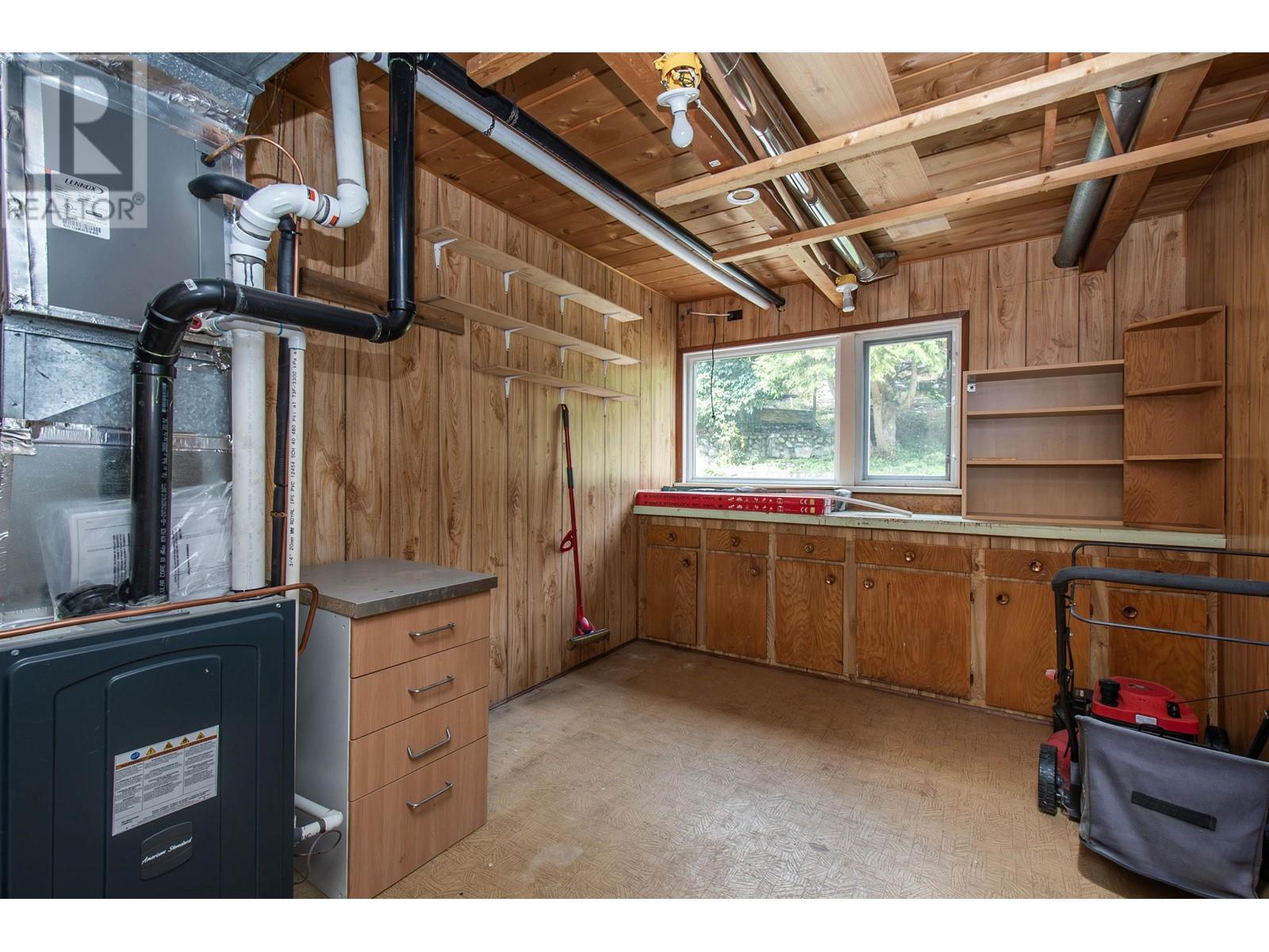 472 Crestwood Avenue, North Vancouver, British Columbia  V7N 3C3 - Photo 33 - R2828135