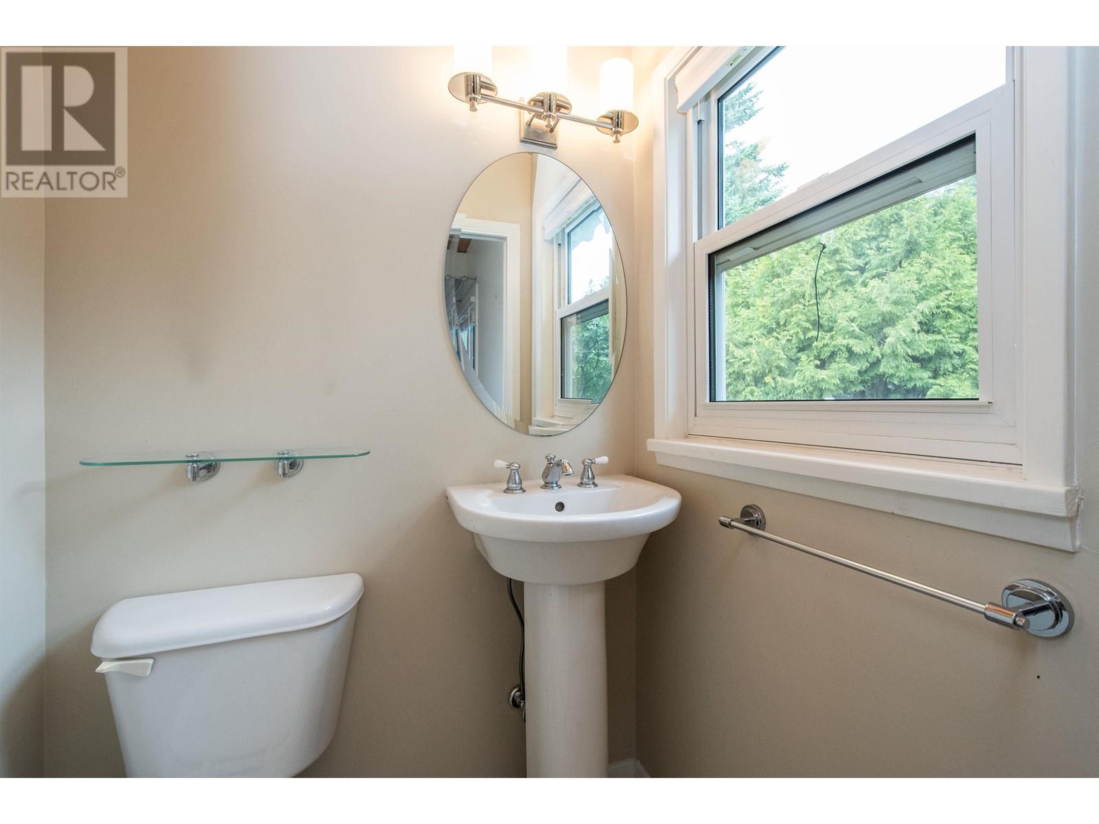 472 Crestwood Avenue, North Vancouver, British Columbia  V7N 3C3 - Photo 13 - R2828135