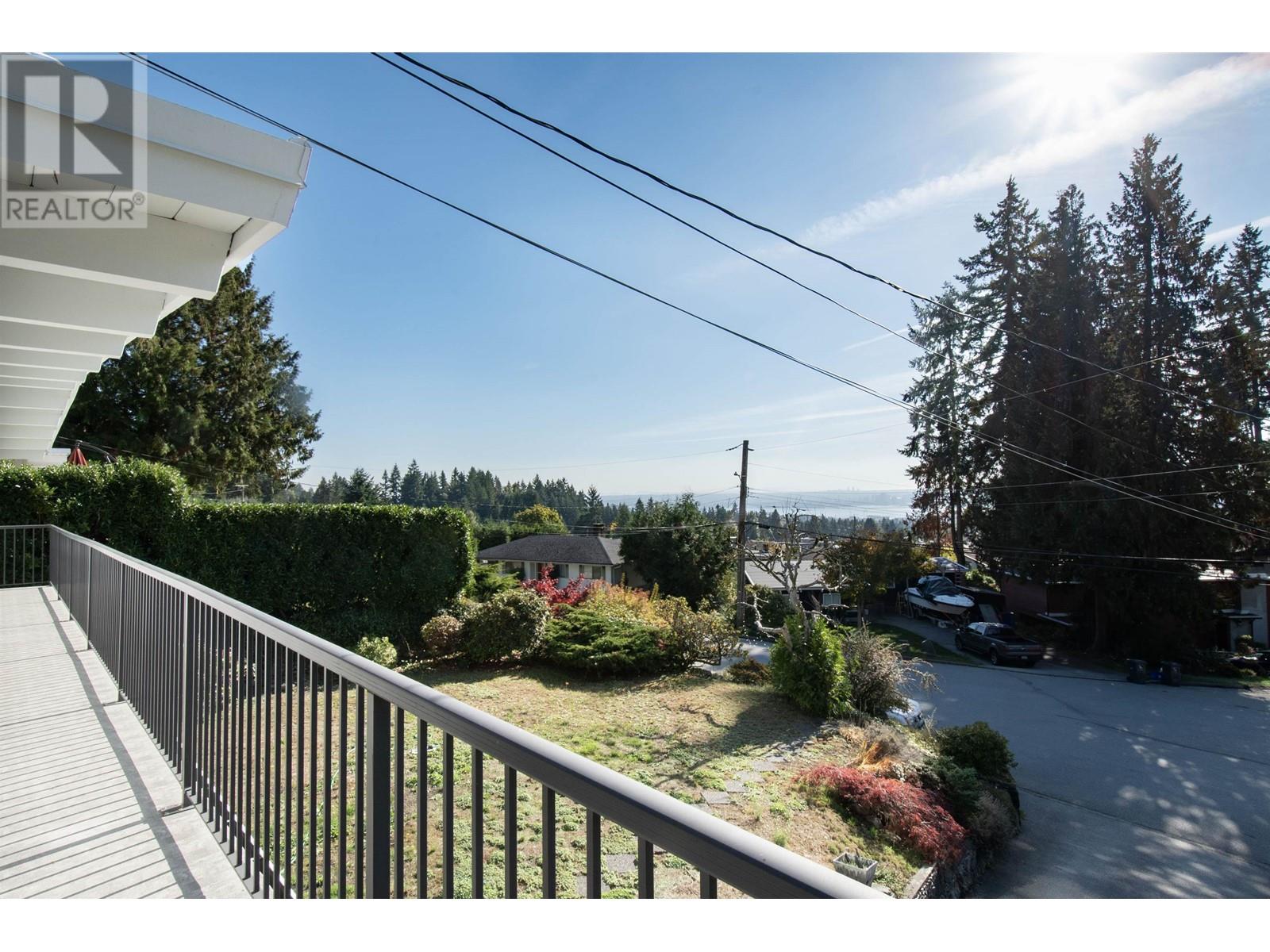 472 Crestwood Avenue, North Vancouver, British Columbia  V7N 3C3 - Photo 11 - R2828135