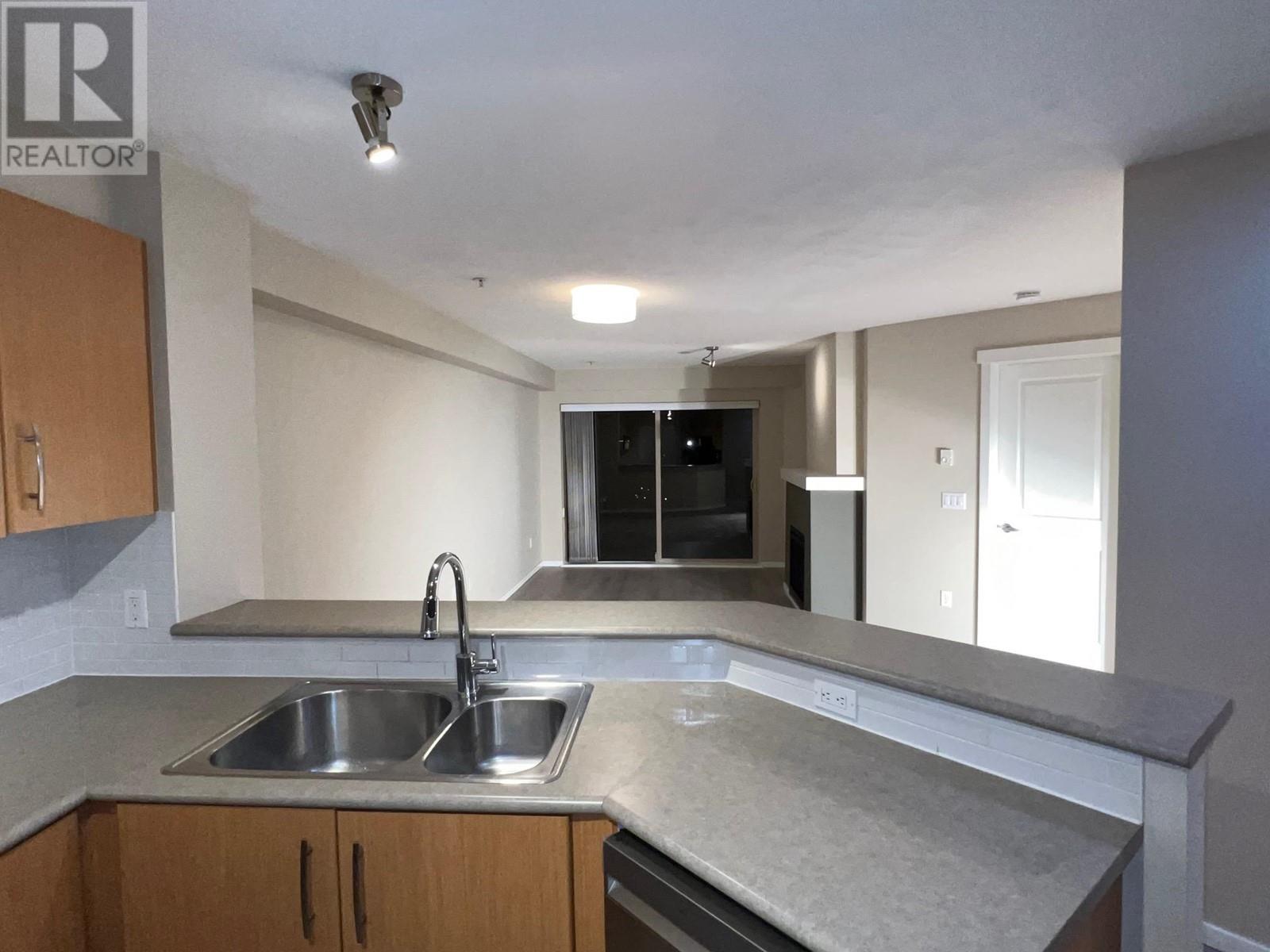 203 500 Klahanie Drive, Port Moody, British Columbia  V3H 5L1 - Photo 7 - R2828631