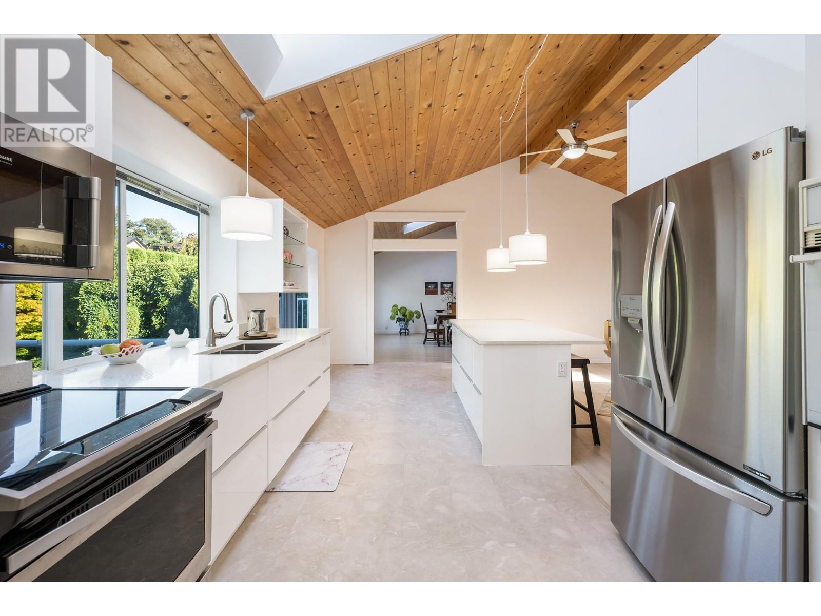23418 Tamarack Lane, Maple Ridge, British Columbia  V2W 1A8 - Photo 8 - R2817774