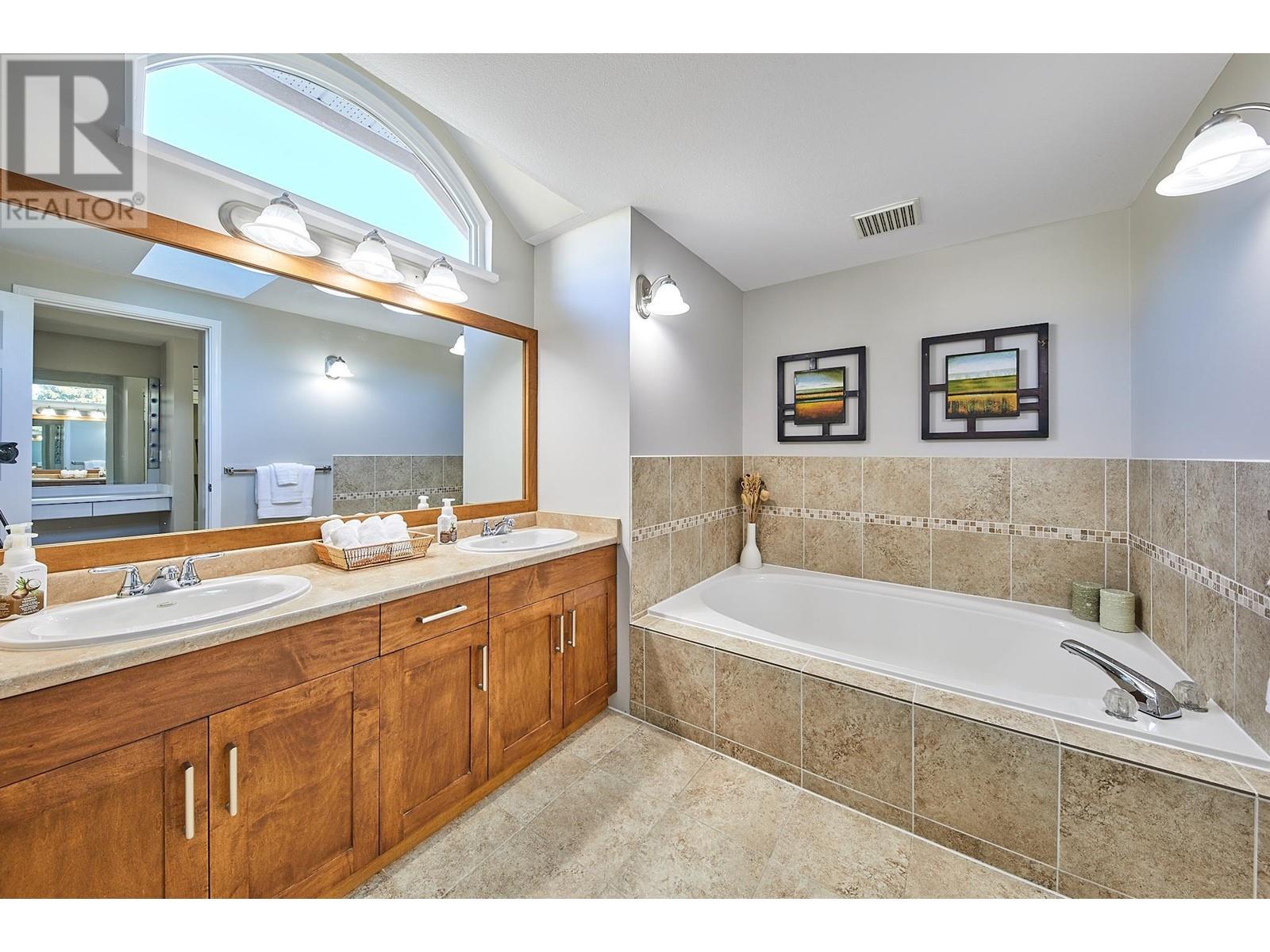 2661 Delahaye Drive, Coquitlam, British Columbia  V3B 7E7 - Photo 21 - R2829394