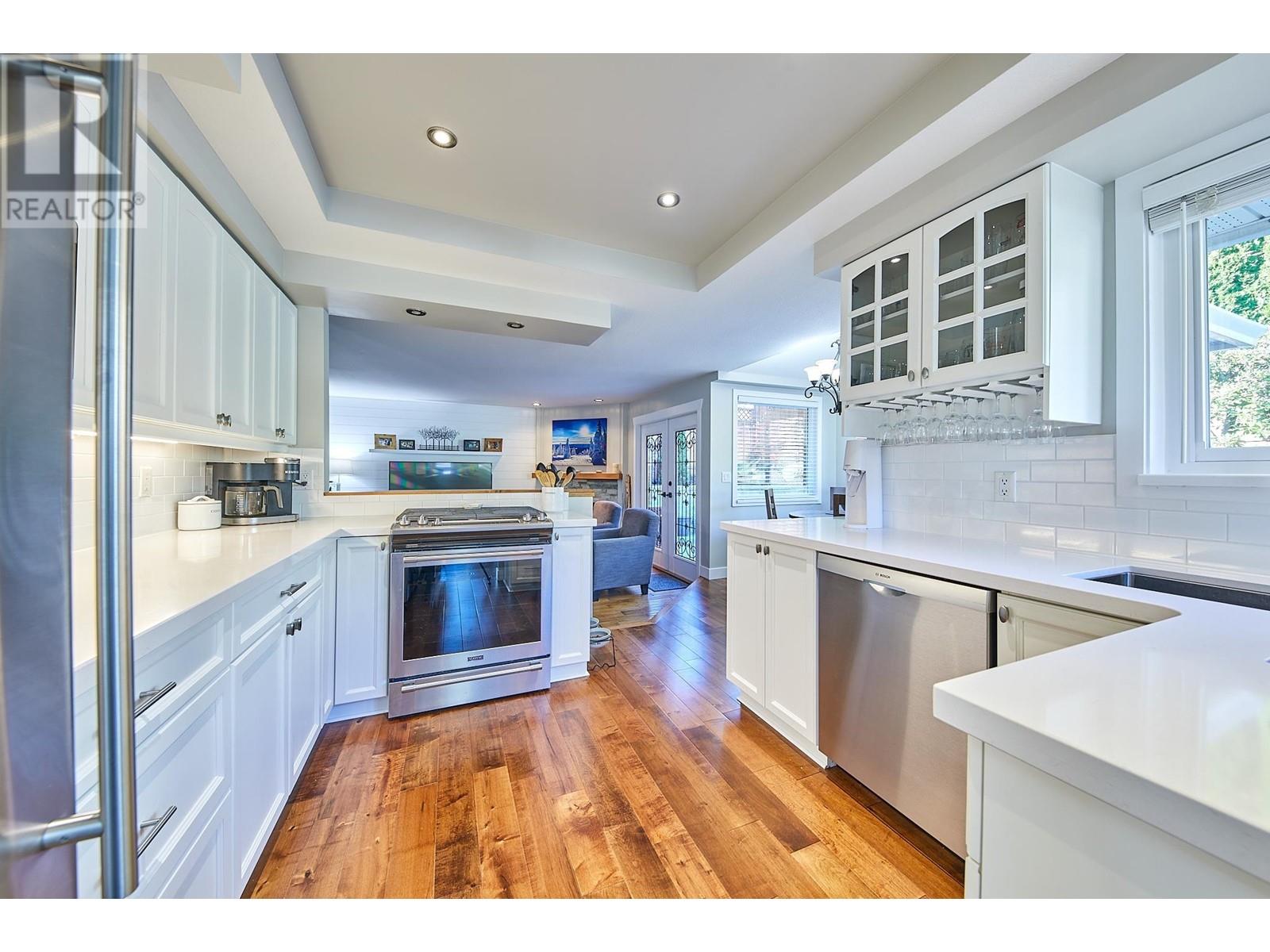 2661 Delahaye Drive, Coquitlam, British Columbia  V3B 7E7 - Photo 8 - R2829394