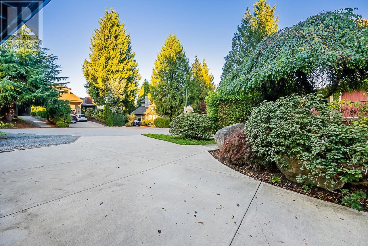 4251 Golf Drive, North Vancouver, British Columbia  V7G 2A2 - Photo 2 - R2829270