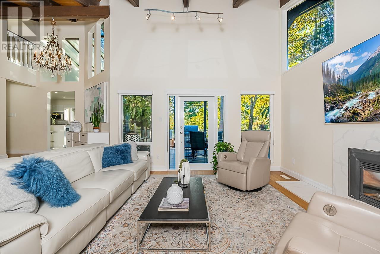 4251 Golf Drive, North Vancouver, British Columbia  V7G 2A2 - Photo 5 - R2829270