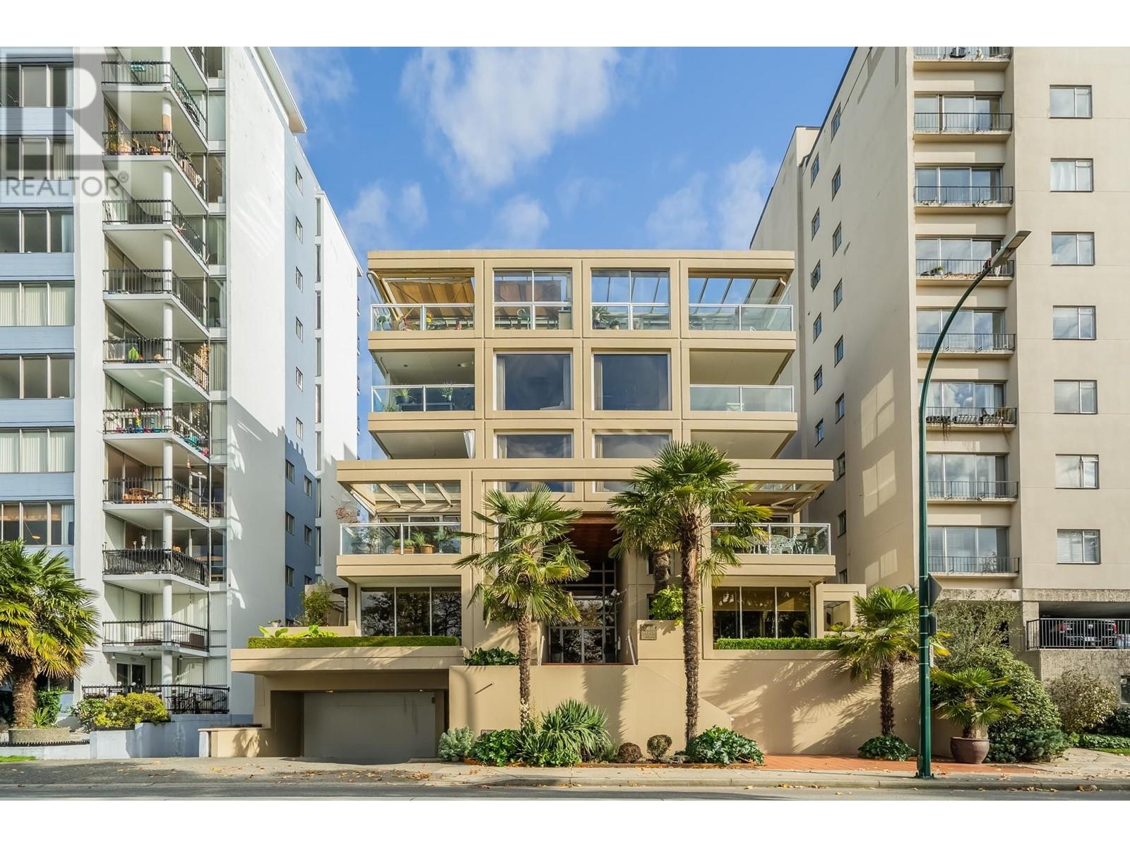 401 2015 BEACH AVENUE, vancouver, British Columbia