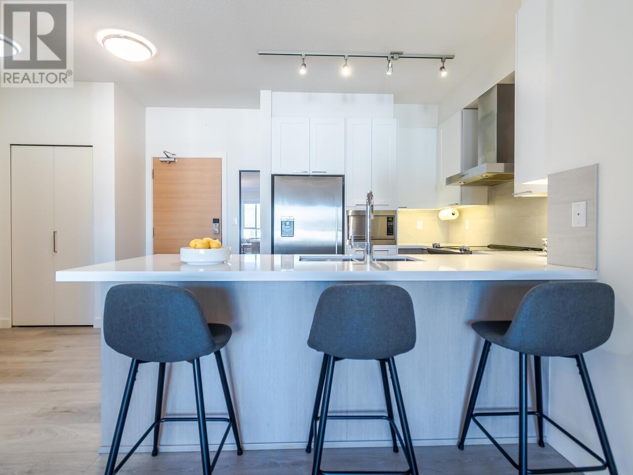 402 611 REGAN AVENUE, coquitlam, British Columbia