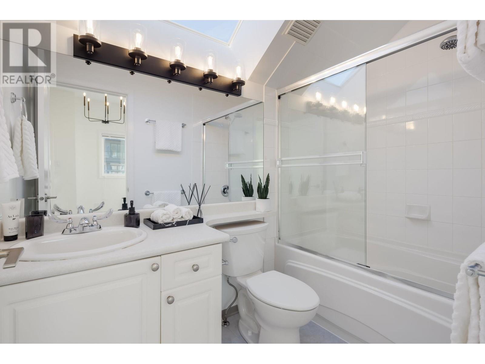 104 E 26th Street, North Vancouver, British Columbia  V7N 1A5 - Photo 10 - R2829575