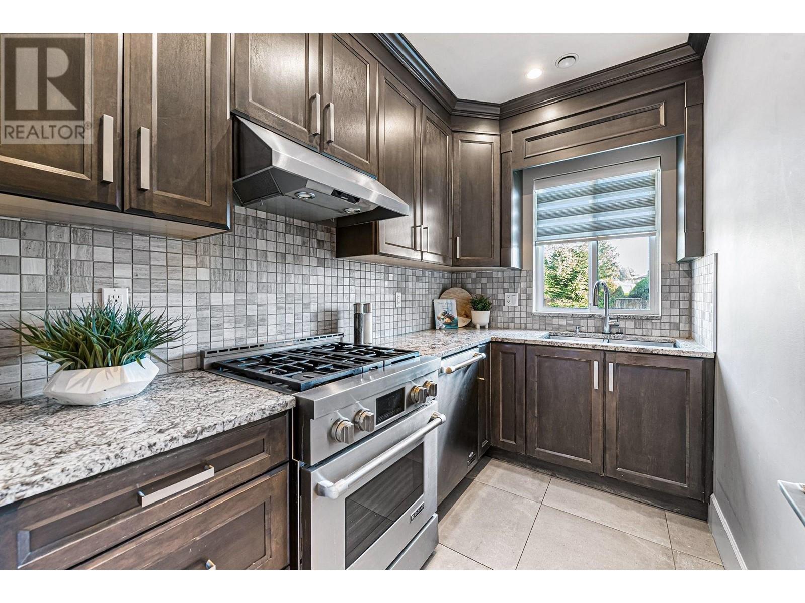1870 Sperling Avenue, Burnaby, British Columbia  V5B 4K5 - Photo 12 - R2829497
