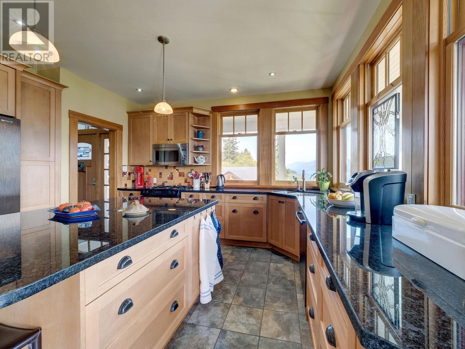6373 N Gale Avenue, Sechelt, British Columbia  V7Z 0P7 - Photo 10 - R2829514