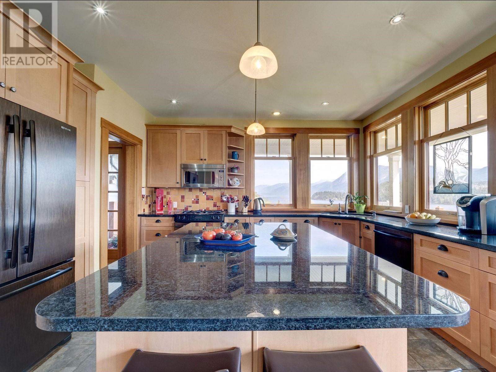 6373 N Gale Avenue, Sechelt, British Columbia  V7Z 0P7 - Photo 11 - R2829514