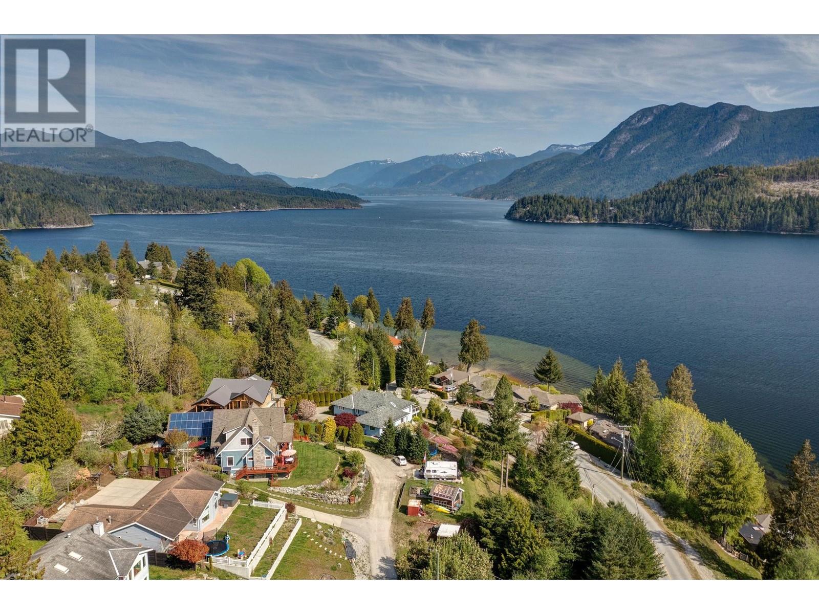 6373 N Gale Avenue, Sechelt, British Columbia  V7Z 0P7 - Photo 3 - R2829514