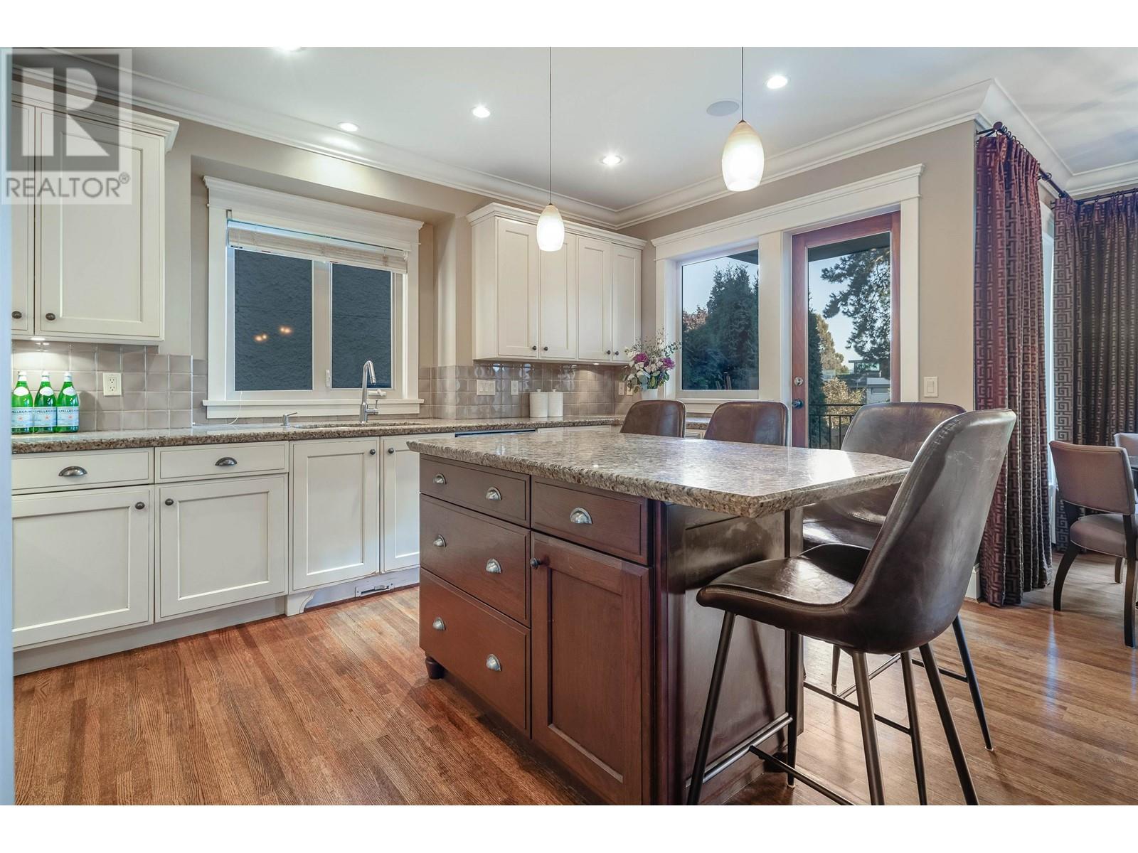 1992 Sasamat Street, Vancouver, British Columbia  V6R 4J1 - Photo 12 - R2829536