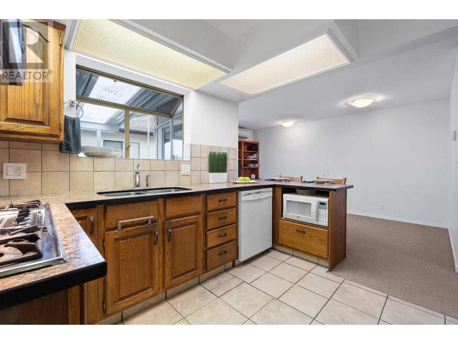 456 Cariboo Crescent, Coquitlam, British Columbia  V3C 4X7 - Photo 8 - R2827206