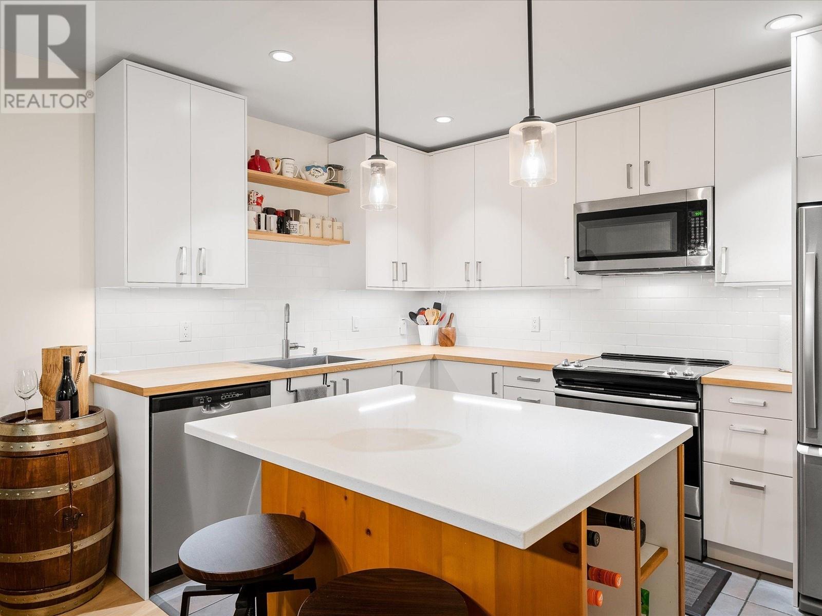 201 3300 PTARMIGAN PLACE, whistler, British Columbia
