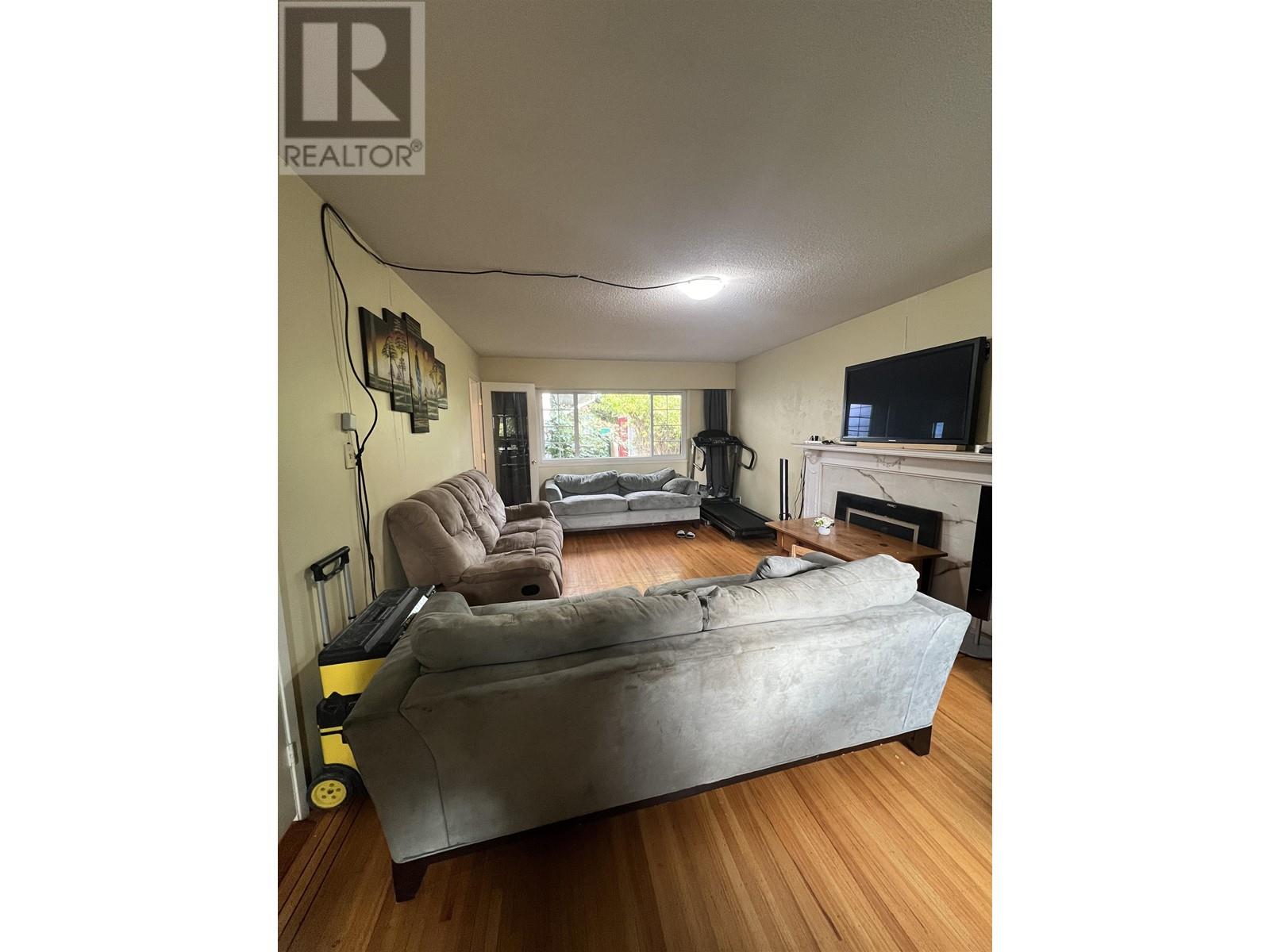 5565 Grant Street, Burnaby, British Columbia  V5B 2K2 - Photo 6 - R2827122