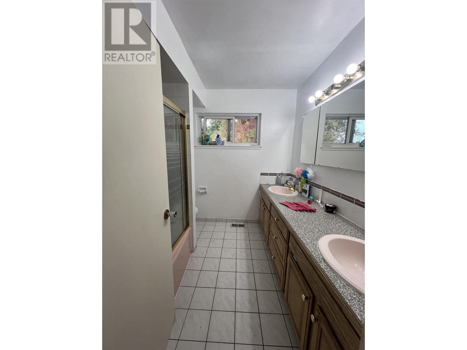 5565 Grant Street, Burnaby, British Columbia  V5B 2K2 - Photo 11 - R2827122