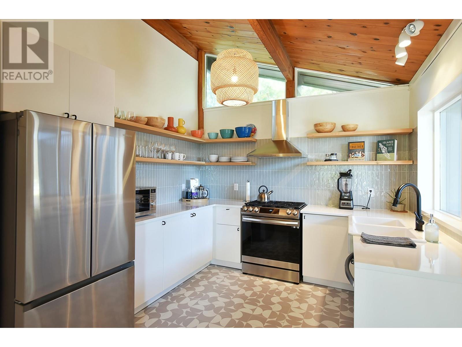 1440 Velvet Road, Gibsons, British Columbia  V0N 1V5 - Photo 7 - R2811048